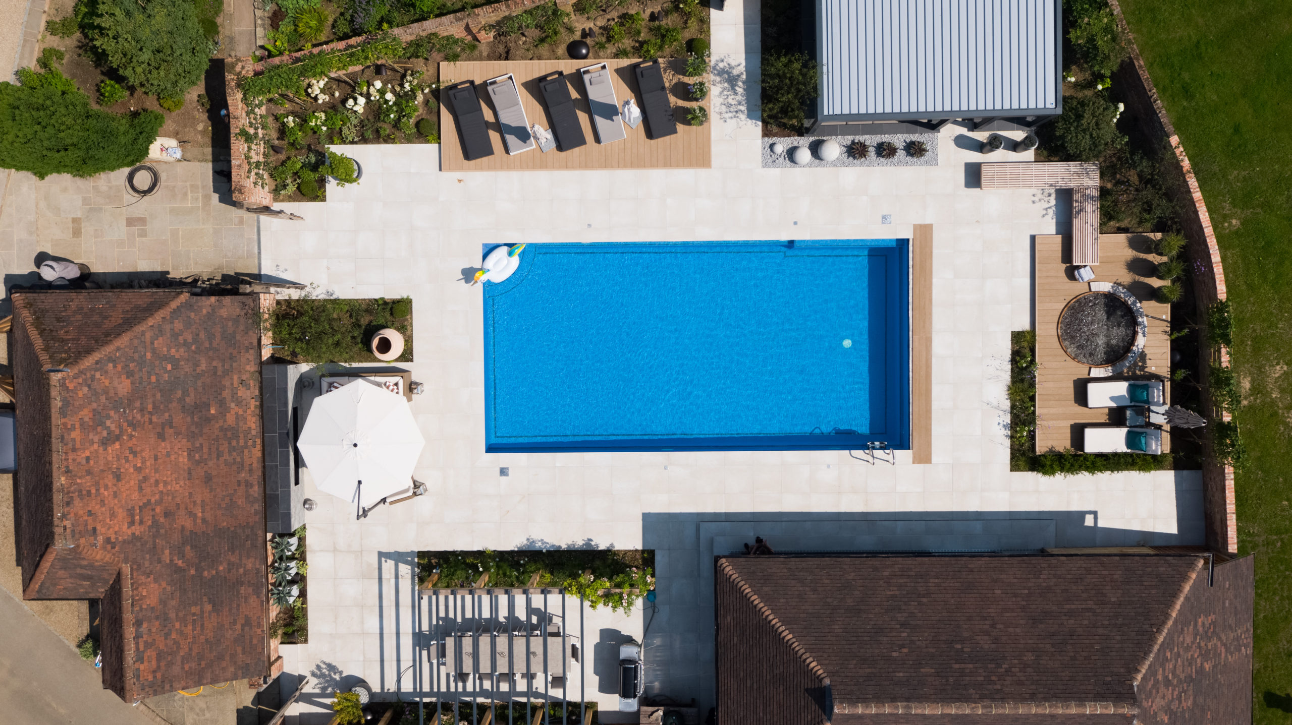 Birs eye view of outdoor entertainment space